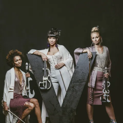 VIOLINA featuring Emily J & Meriam Bosa — Me Calientas cover artwork