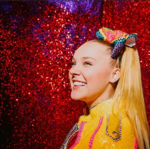 JoJo Siwa β βEvery Girl's A Super Girlβ | Songs | Crownnote