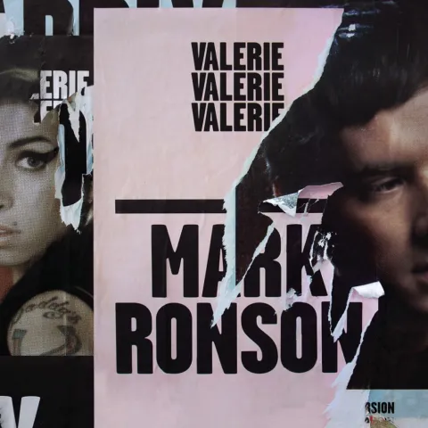 Mark Ronson featuring Amy Winehouse — Valerie cover artwork