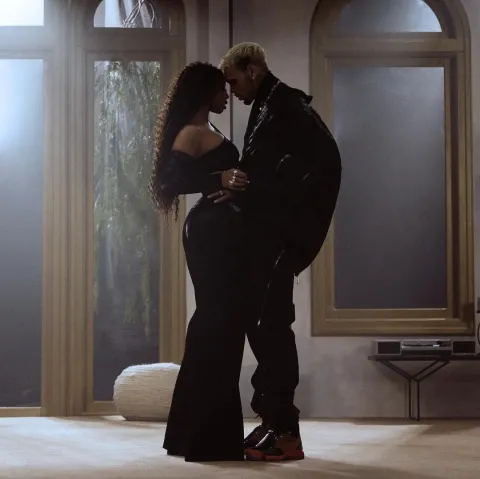 Chlöe featuring Chris Brown — How Does It Feel cover artwork